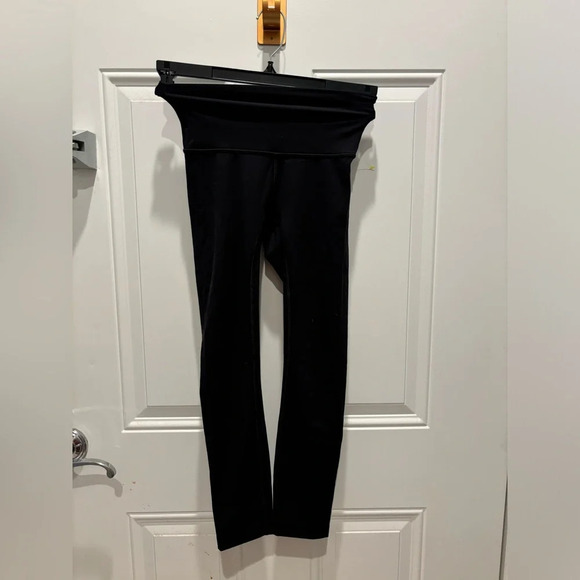 Lululemon Wunder Under Crop High-Rise *Full-On Luxtreme 23" Black W6BAKS Size 6 - Picture 4 of 7